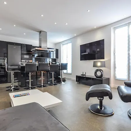 In With Wifi And 2 Bedrooms Apartment