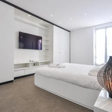Apartment In With Wifi And 2 Bedrooms Nice