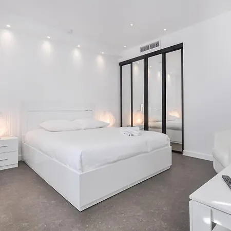 In With Wifi And 2 Bedrooms Apartment